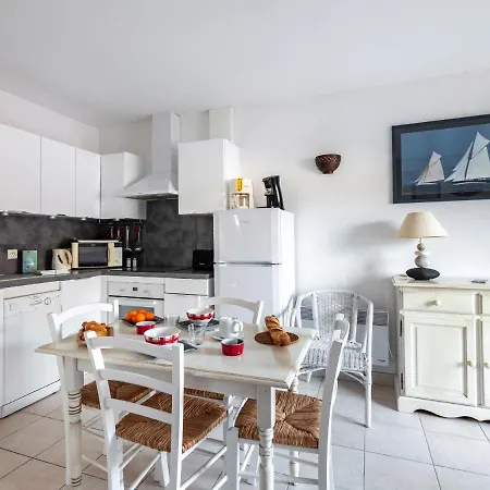 Coquette Maison Avec Piscine Partagee Holiday home Le Bois-Plage-en-Re