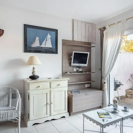 Coquette Maison Avec Piscine Partagee Holiday home *