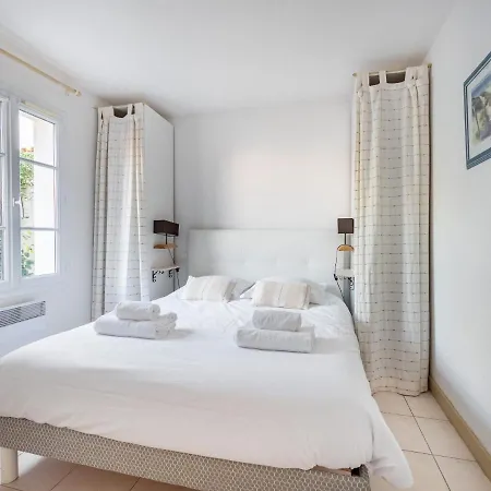 Coquette Maison Avec Piscine Partagee *