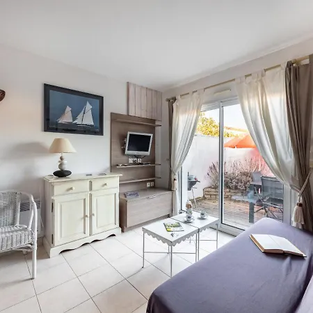 Coquette Maison Avec Piscine Partagee Holiday home *