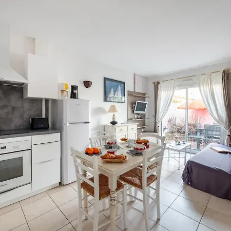Coquette Maison Avec Piscine Partagee