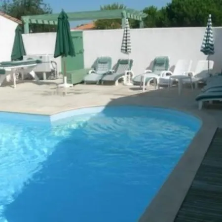 Coquette Maison Avec Piscine Partagee Le Bois-Plage-en-Re